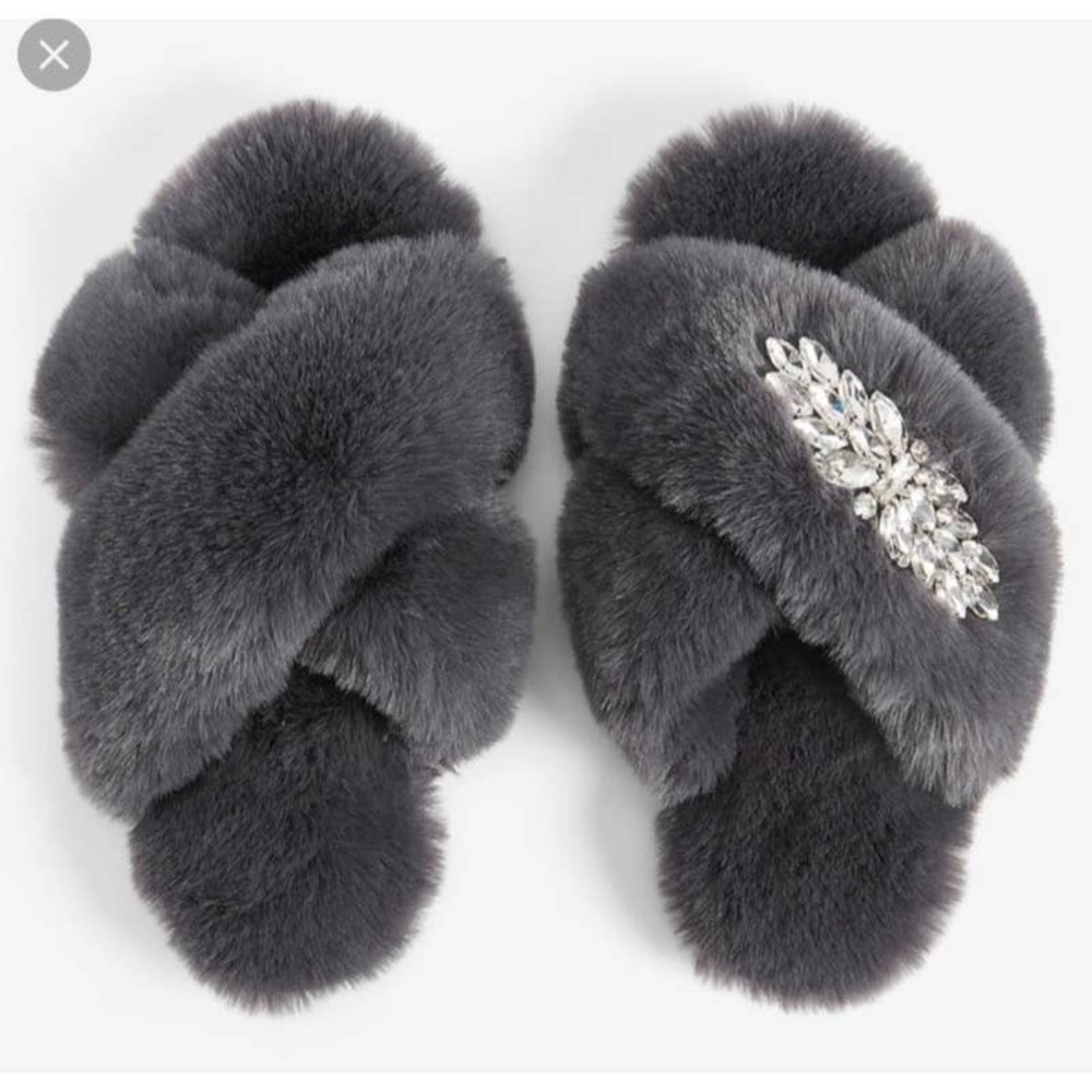 Express Faux Fur detachable brooch slippers NWT
